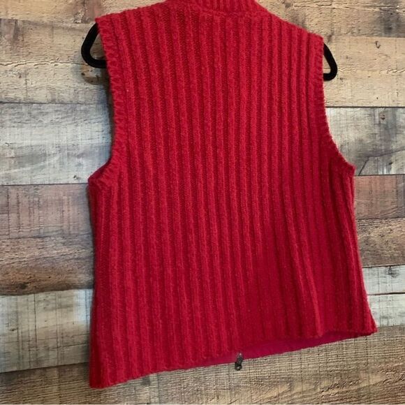 Columbia vest red with quilted front and sweater back, size large - Picture 4 of 8